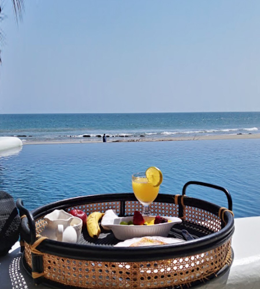 LUXURY OCEANFRONT CASALINO VILLA , Mancora Peru