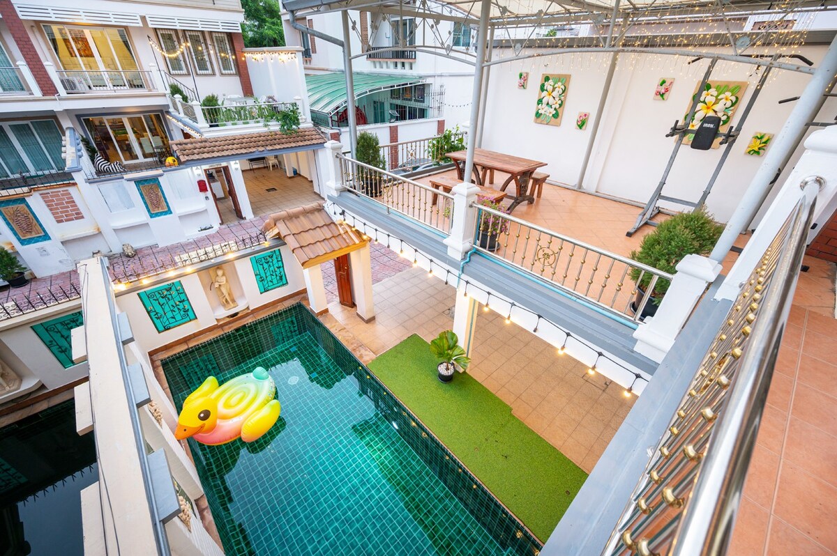 4 BR Townhouse Private Pool 2km walking street