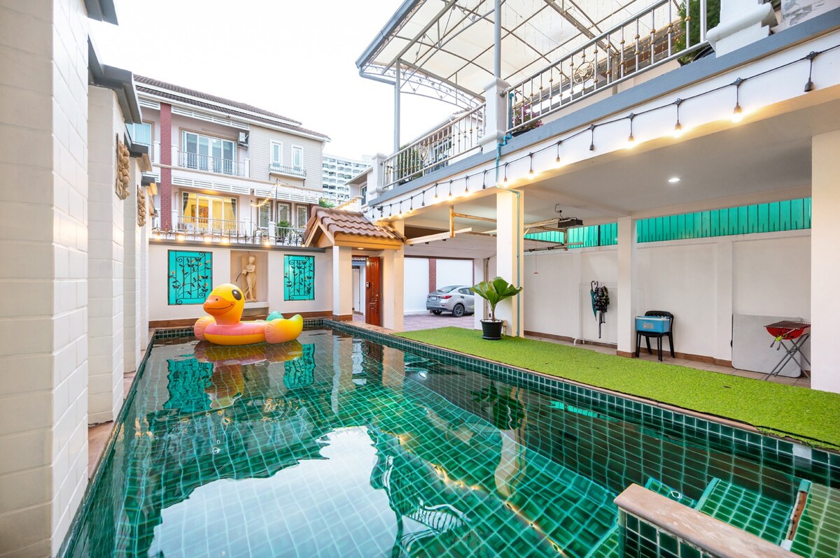 4 BR Townhouse Private Pool 2km walking street
