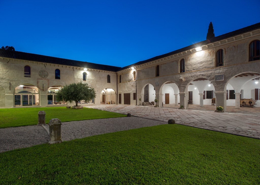 # 2圣玛丽亚迪佩罗宁里瓦修道院（ SANTA MARIA DI PERO-NINI RIVA FLAT ）