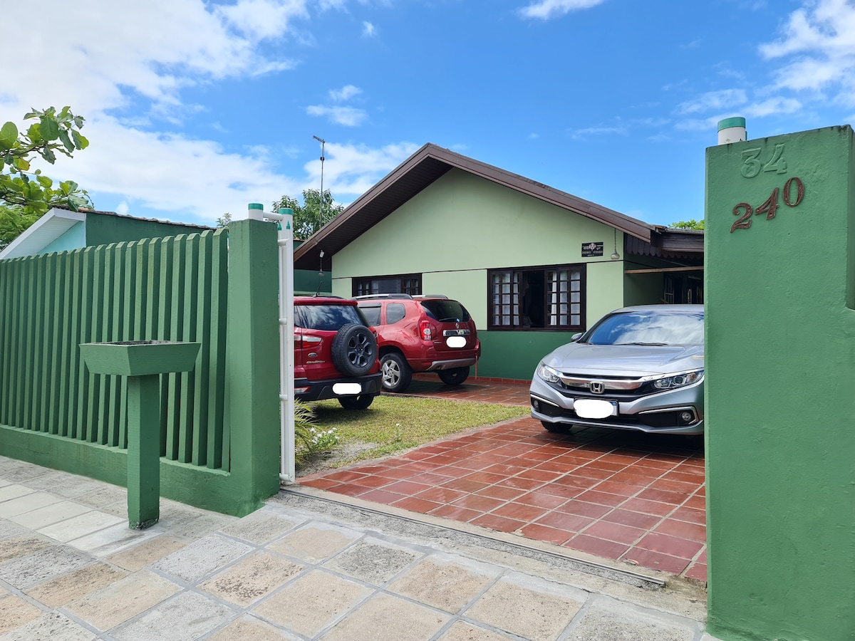 Casa espaçosa a 200mts da praia