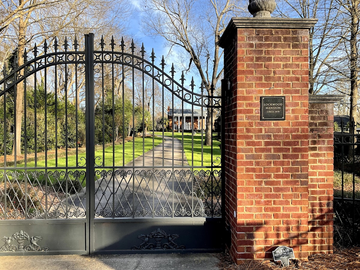 Lockwood Mansion Carriage House/Vampire Diaries