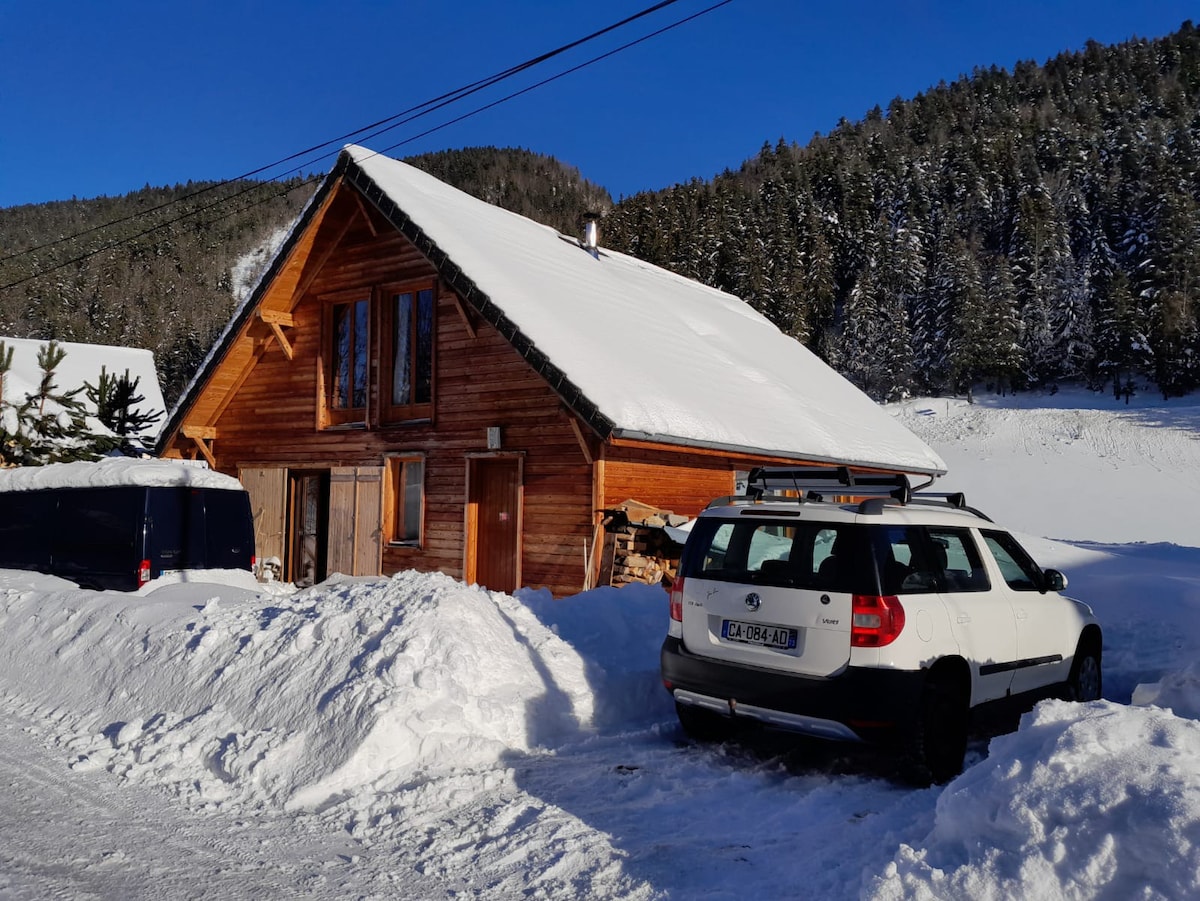 Studio indépendant dans une maison en bois