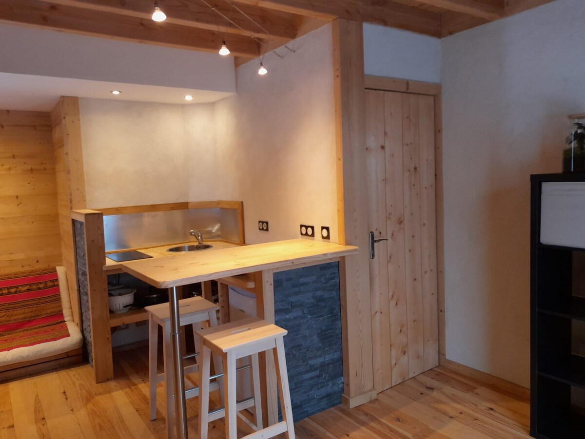 Studio indépendant dans une maison en bois