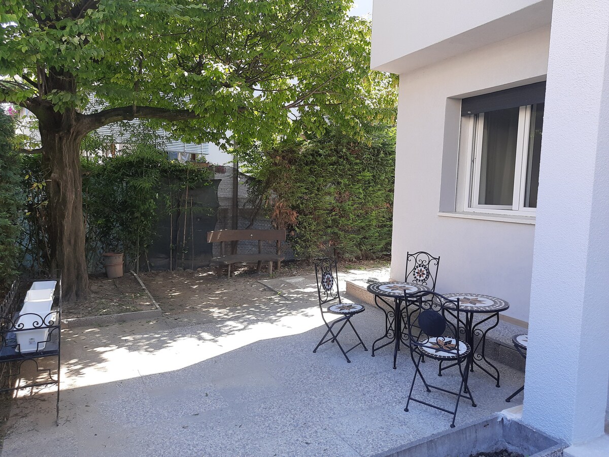 Large apartment with garden in single house