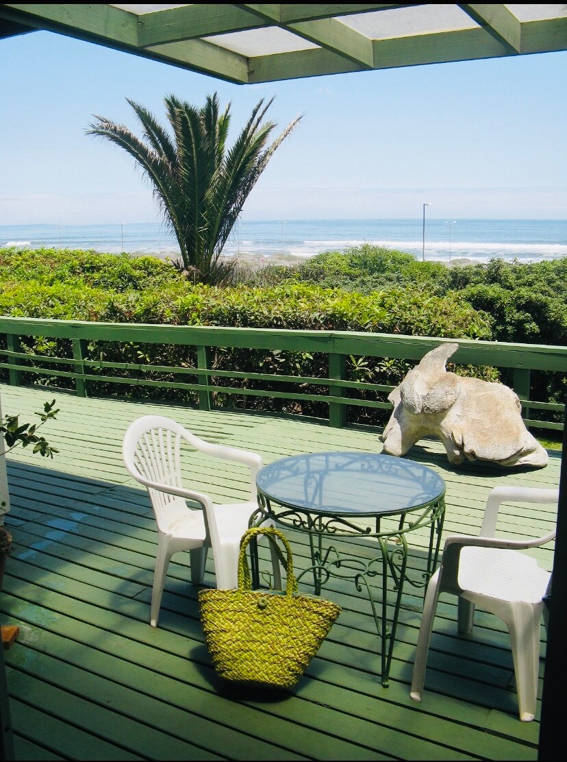 Casa con increíble vista al mar, pasos playa!