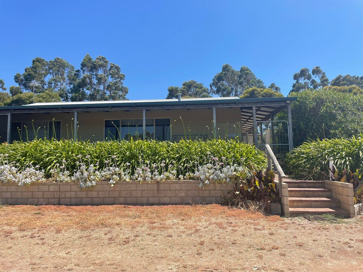 Bluff Knoll House, Home and Hound Farmstay