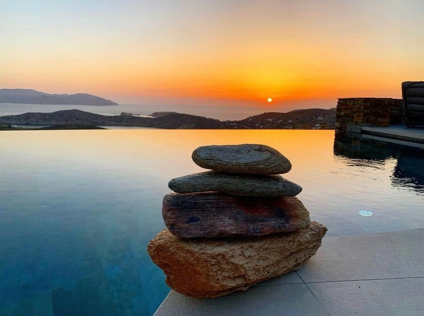 Alma Sunset Suites with infinity pool ios island