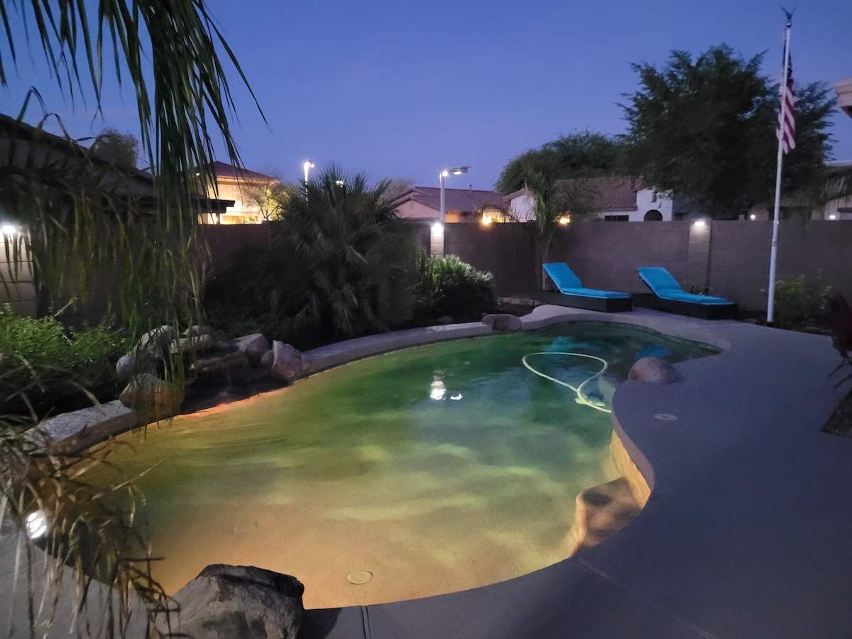 Cheerful 3 Bed Room Home With Beautiful Oasis Pool
