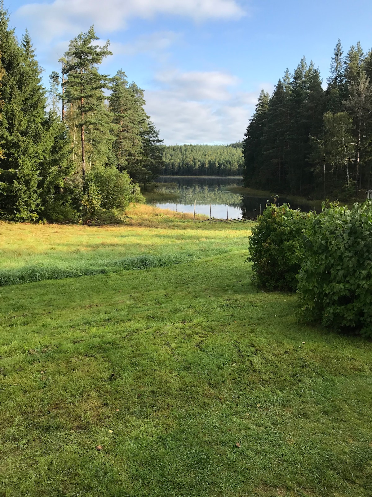 Bergslagen小湖畔天然小屋