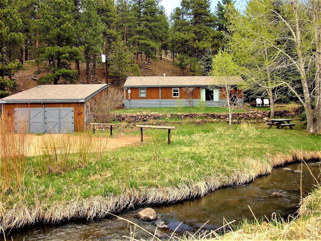 Cozy  3-Bedroom Cabin on Creek with Hot Tub.