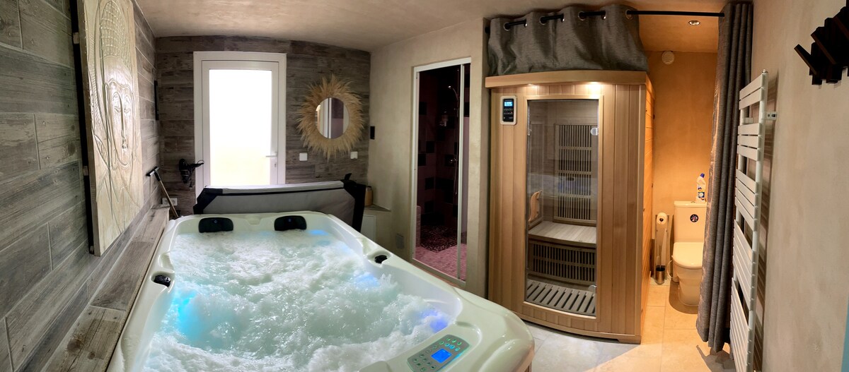 Chambre romantique  avec jacuzzi sauna et hammam