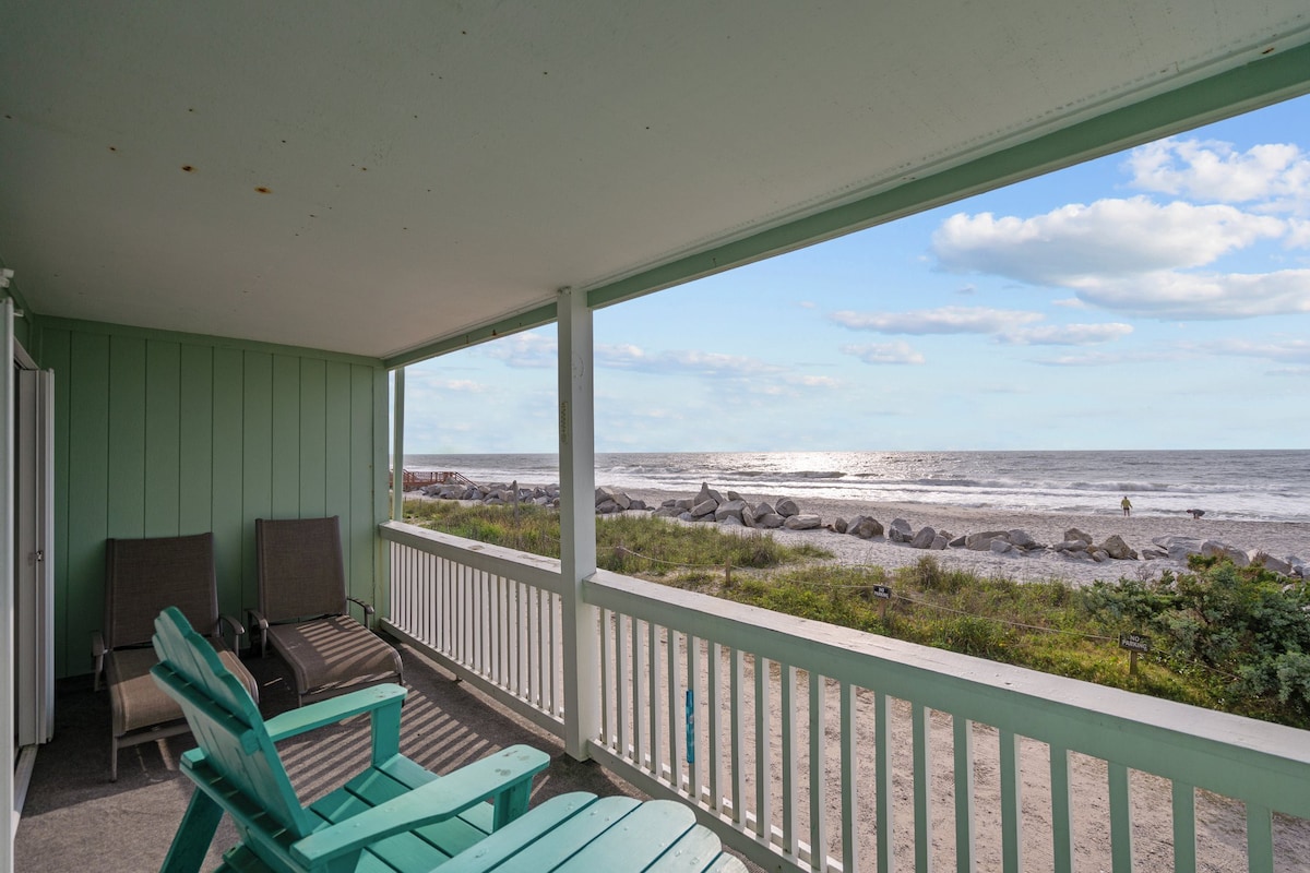 *Oceanfront* Coastal Chic Condo