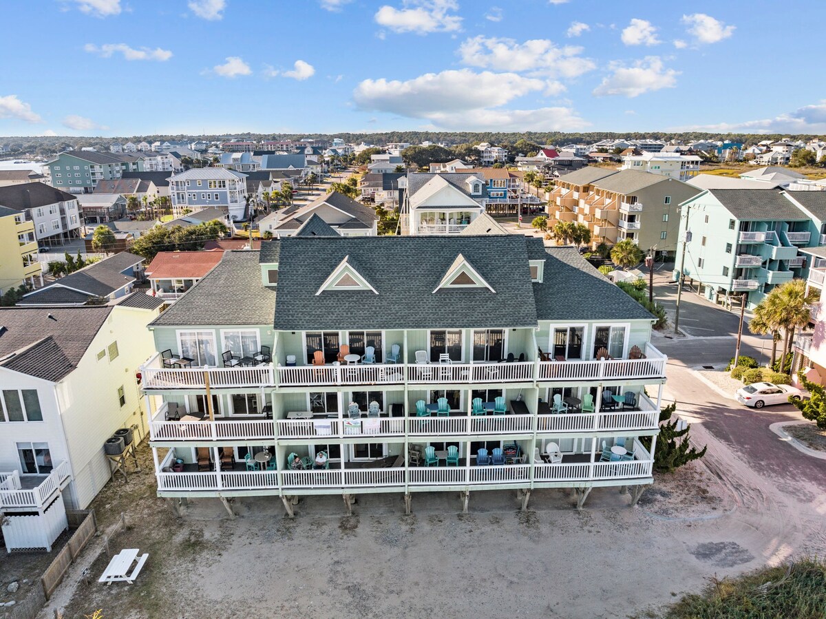 *Oceanfront* Coastal Chic Condo