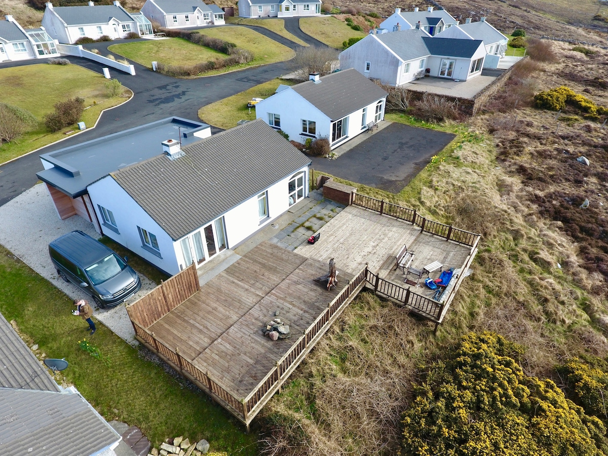 Tranquil Bungalow with Deck & Breathtaking Views