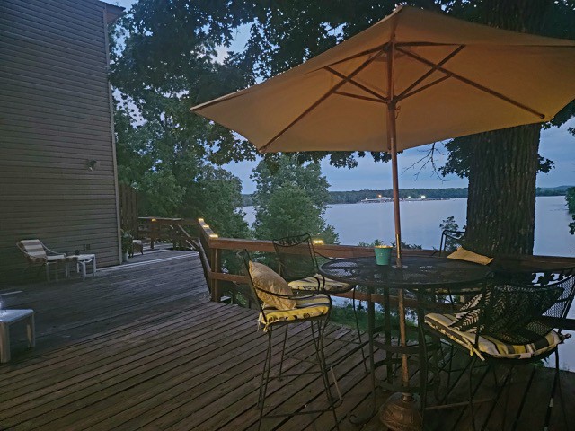 Lakehouse 345 w dock holidays booking fast