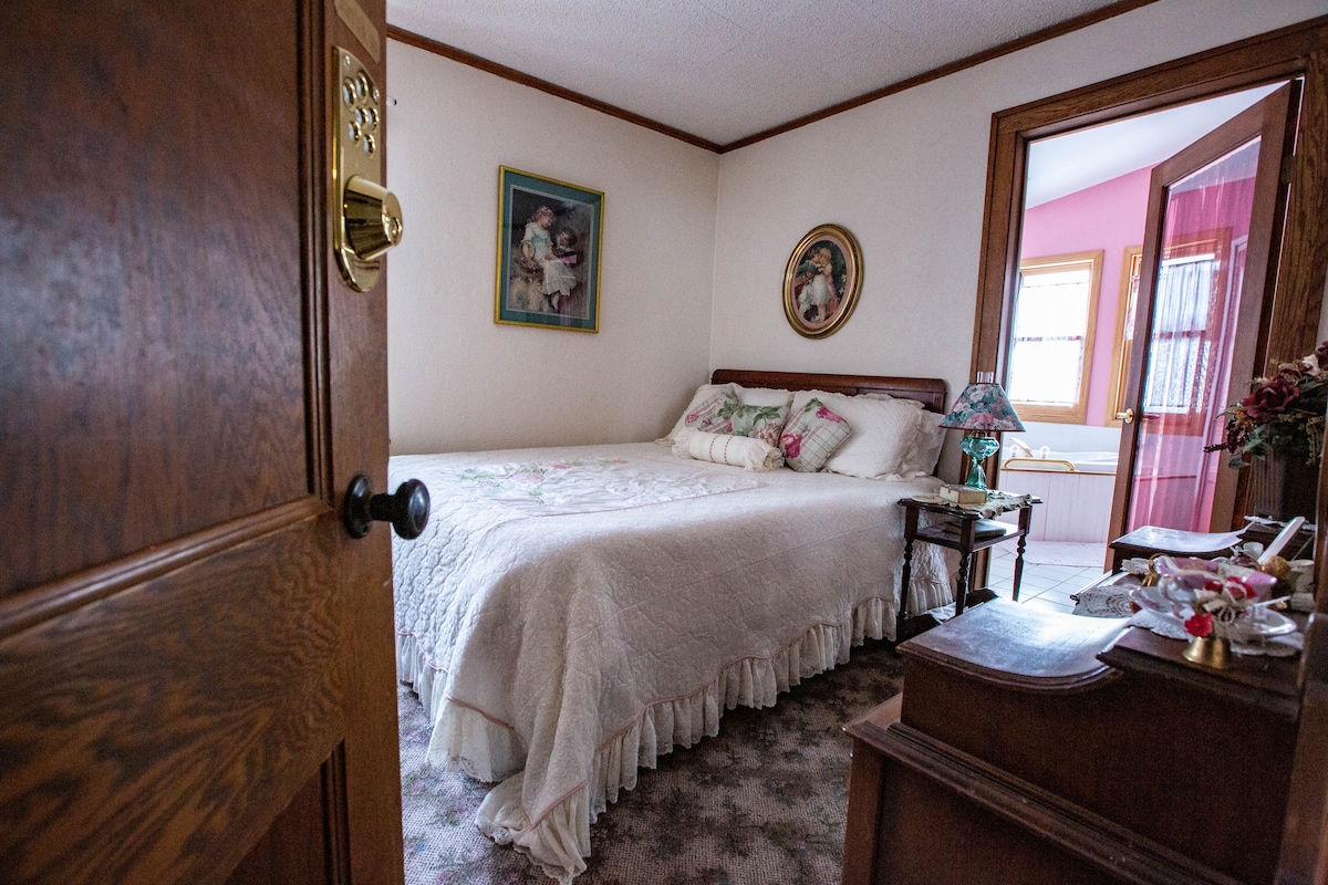 Lilac Village Bed & Breakfast - Mary's Room