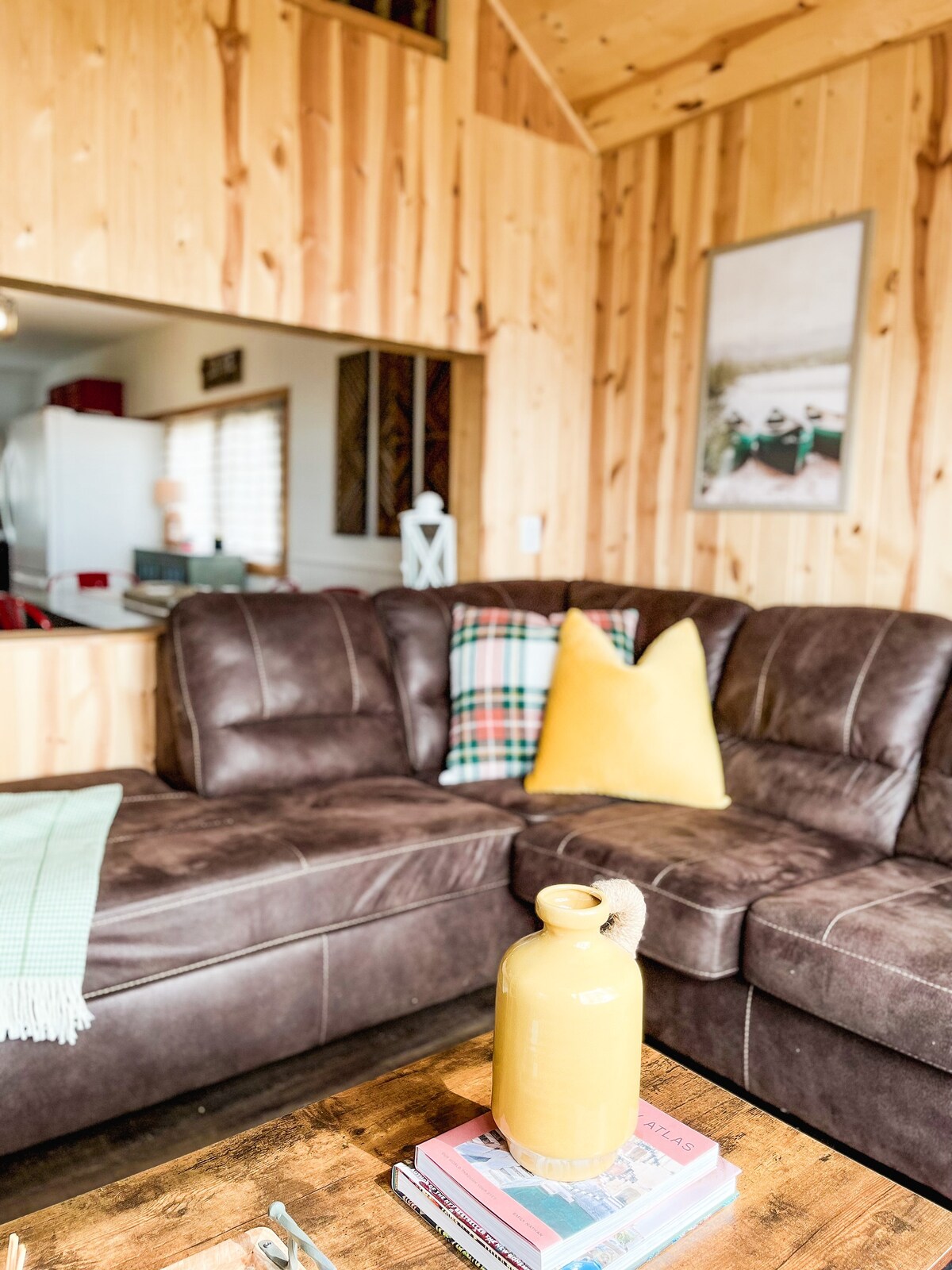 Cheerful, fun & cozy Lake Minnewawa Cabin.