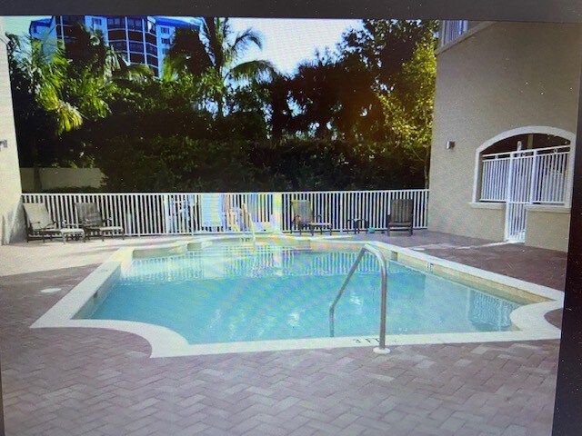 FMBSteps away from Gulf, pool Fabulous 2B/2B condo