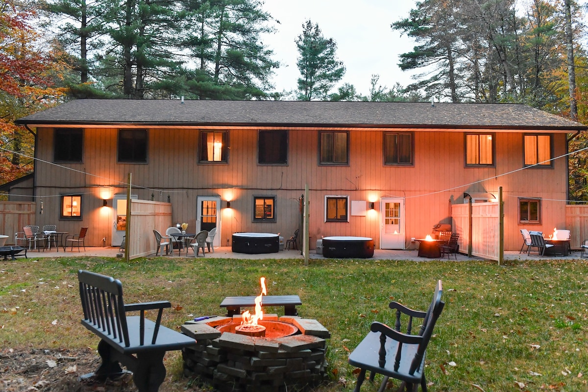 Heather 's Hot-Tub Hideaway