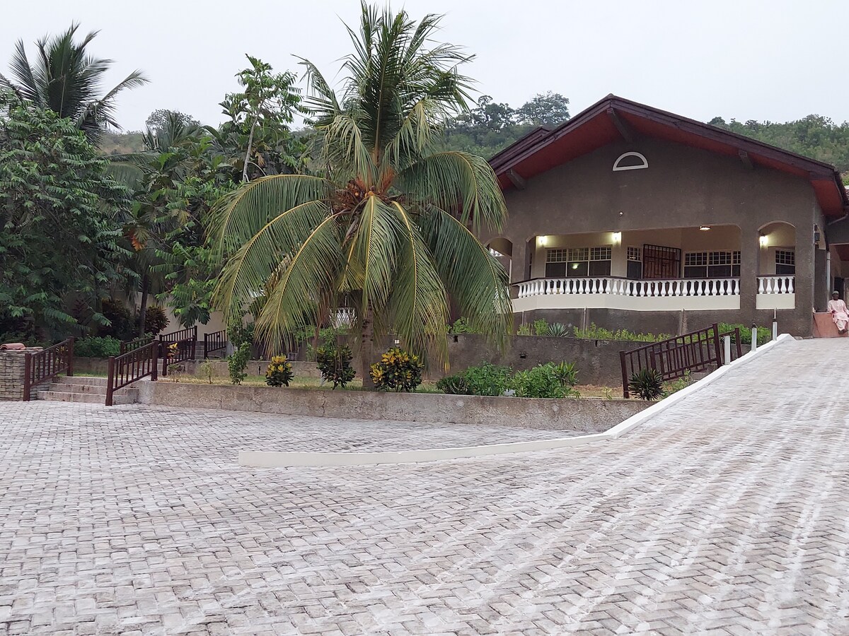 Odumase 4 bedroom homely haven exquisite grounds.