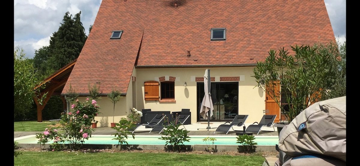 Magnifique villa avec piscine moins de 2H de Paris