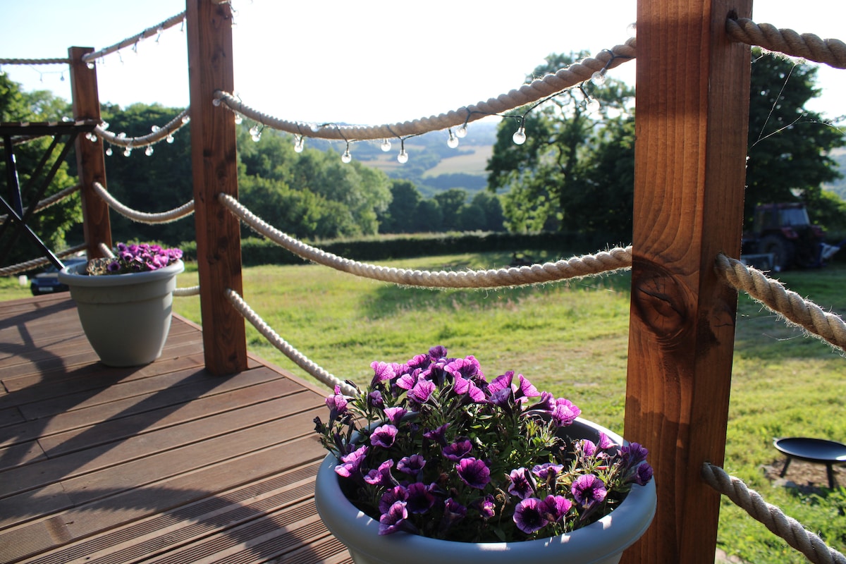 Farm glamping in the beautiful North Wales borders