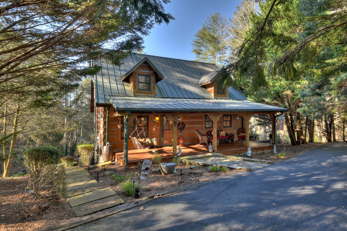 Gorgeous Cabin | Sleeps 10 | Hot Tub | Zip Line