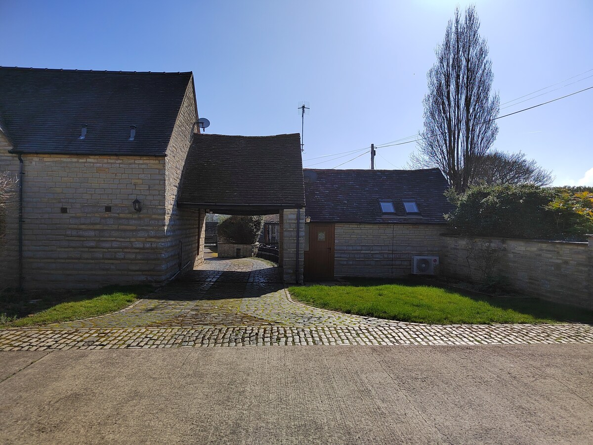 The Milking Parlour - Cottage within farm grounds