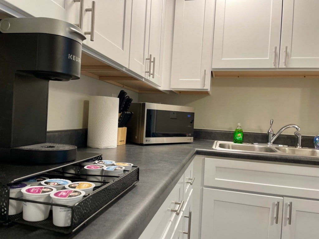 1BR Apt - Near Downtown & Campus - Wi-Fi & Parking