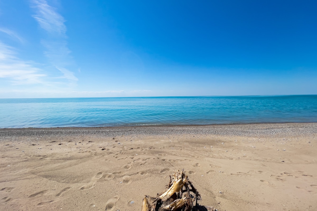 Grand Bend旁的热水浴缸带热水浴缸的私人海滨海滨/私人海滩