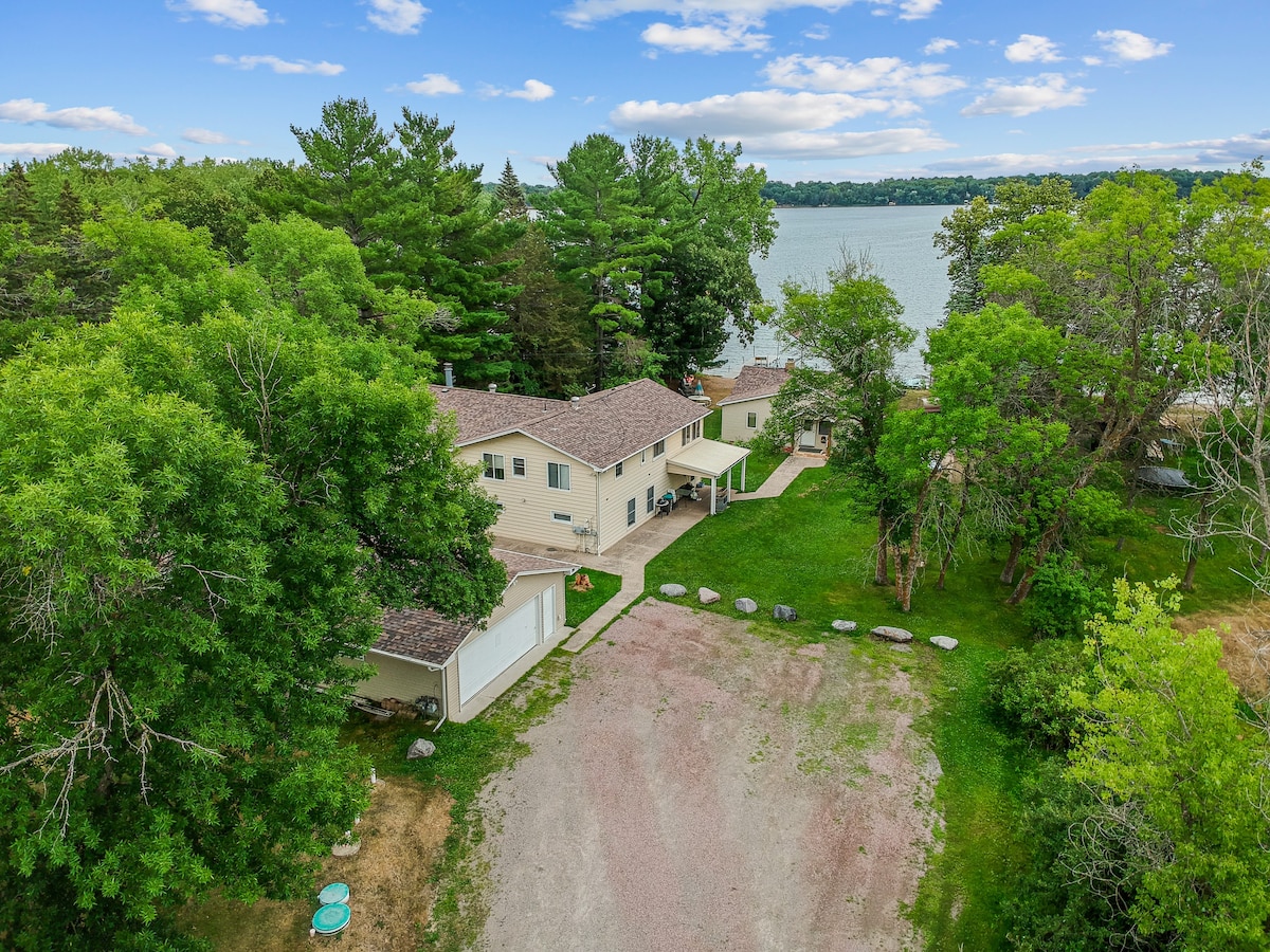 Private Retreat (Main & Guest House) on Bass Lake