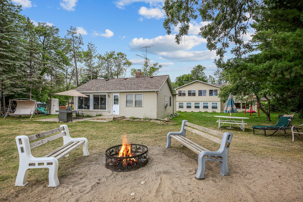 Private Retreat (Main & Guest House) on Bass Lake