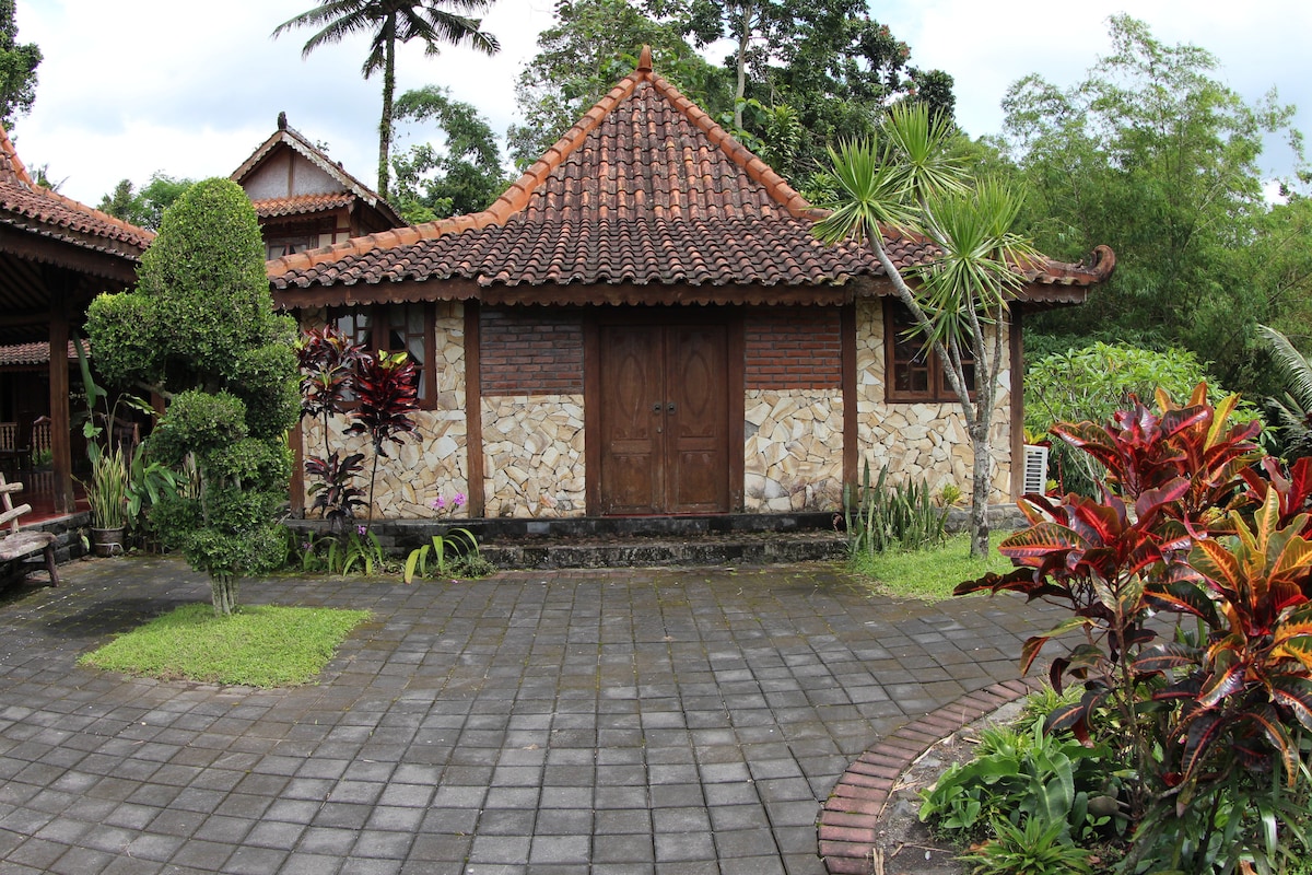 Villa Ndalem Joglo Hinggil