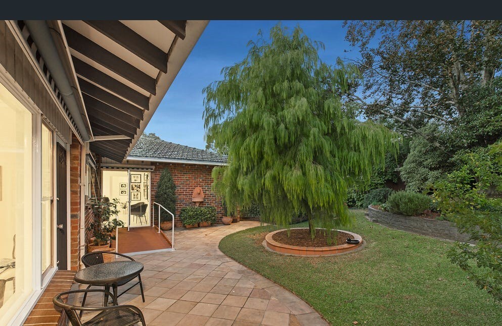 Cheerful  4 bedroom, SurreyHills House + Foxtel TV