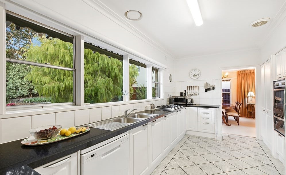 Cheerful  4 bedroom, SurreyHills House + Foxtel TV