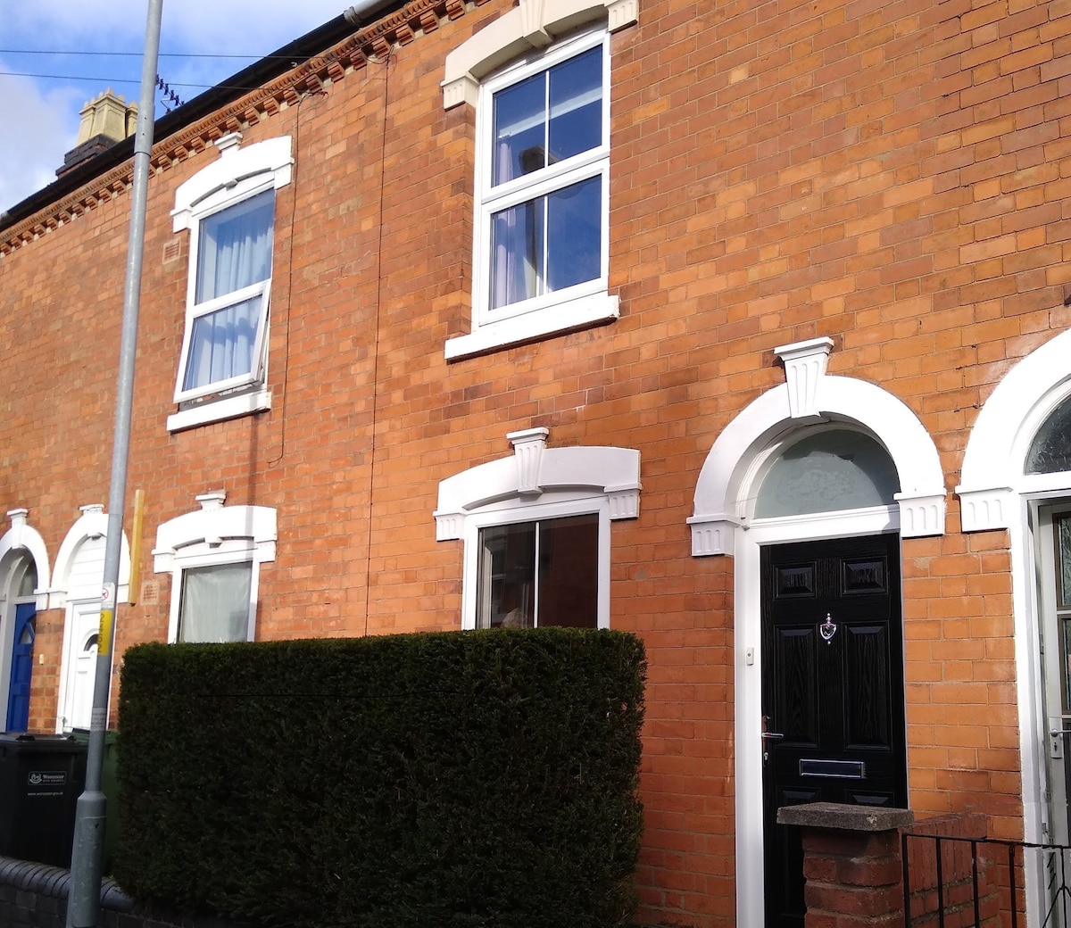 Canalside cottage, close to city centre.