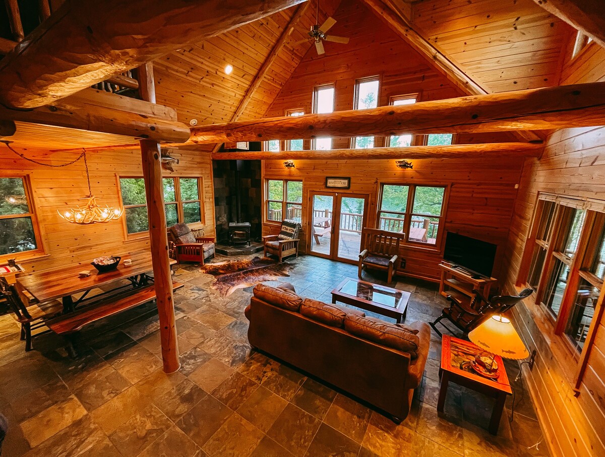 Shoals River Cabin- private boat dock, sleeps 12