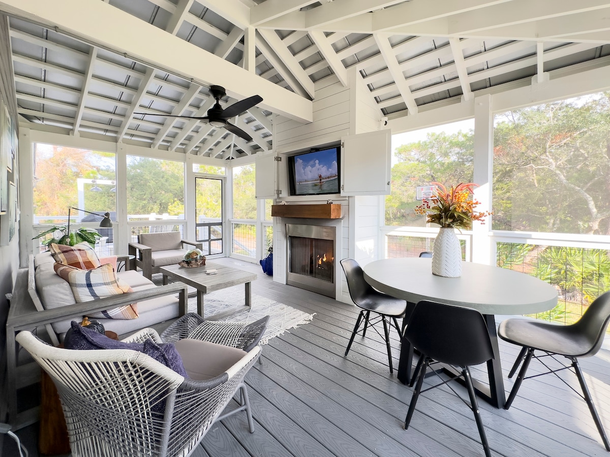 Florida Beach Cottage on Expansive Lot with Porch