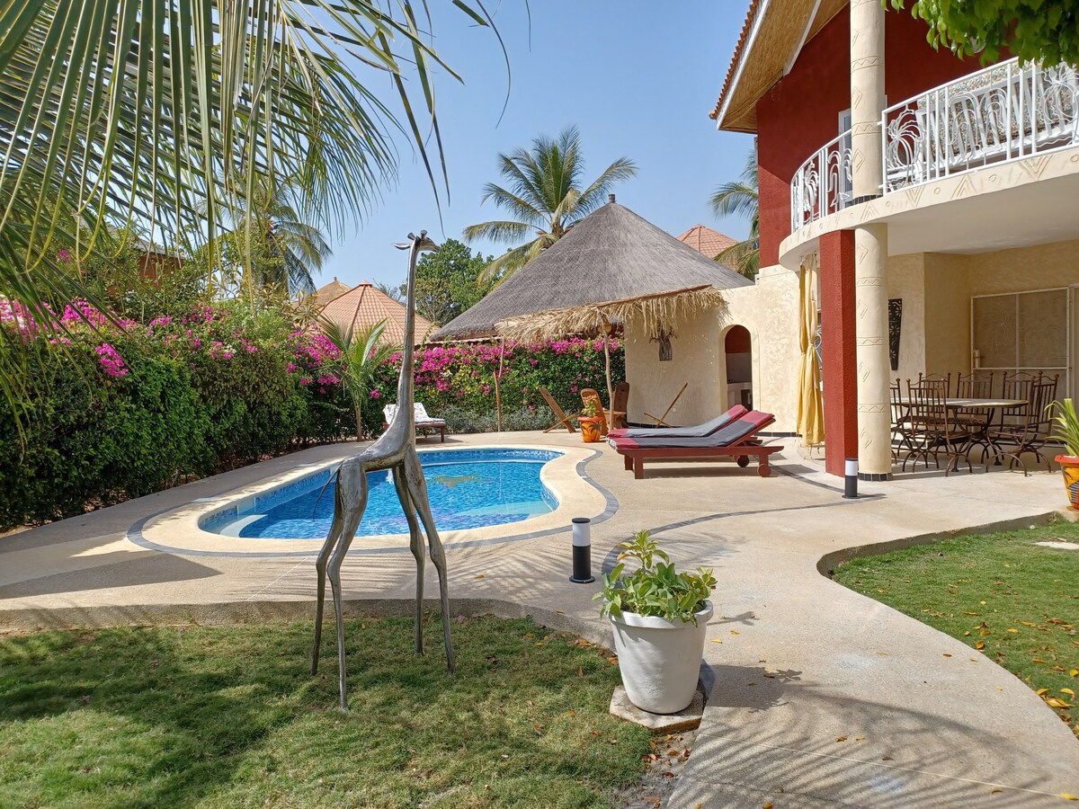 Belle villa avec piscine privée bord de mer à Saly