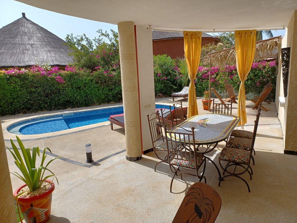 Belle villa avec piscine privée bord de mer à Saly