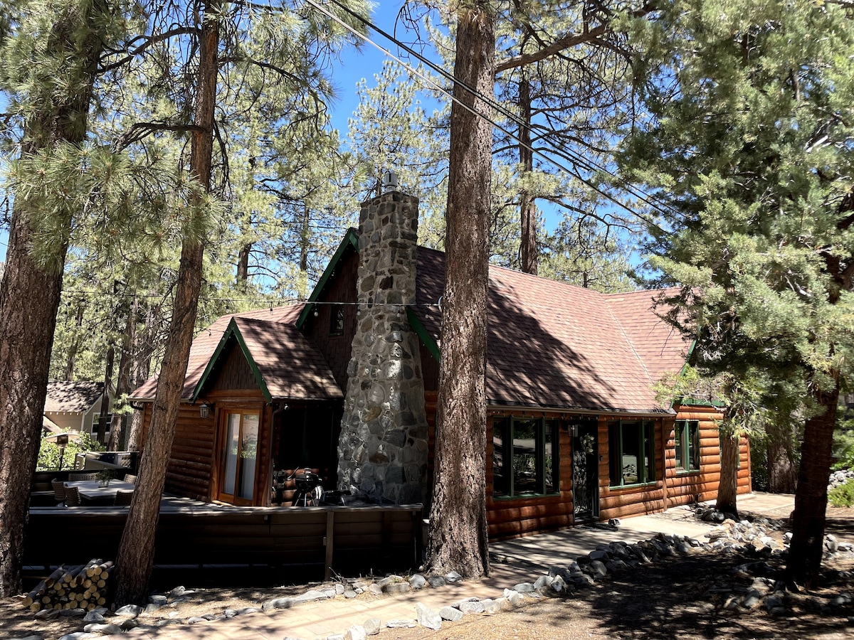 Big Buck Cabin. fireplace, 5 min to mountain high
