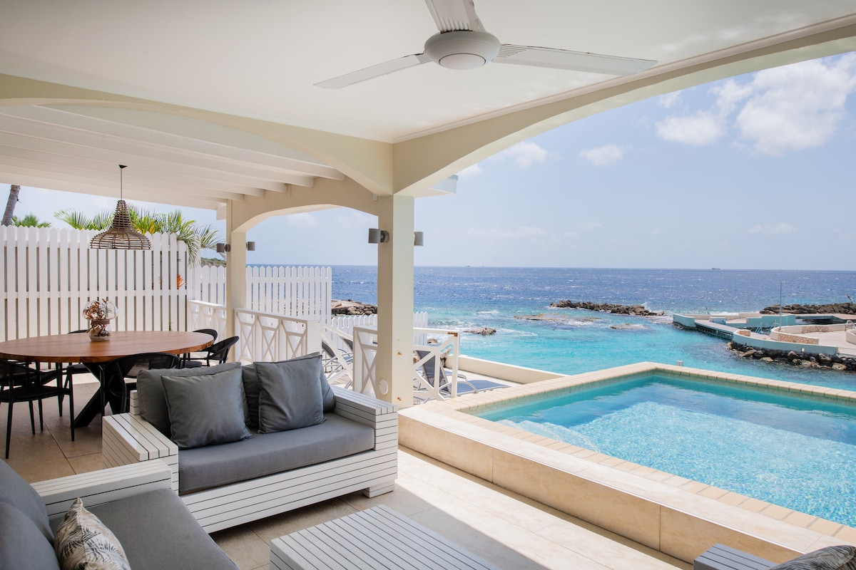 Luxury four bedroom Seafront Villa Hummingbird