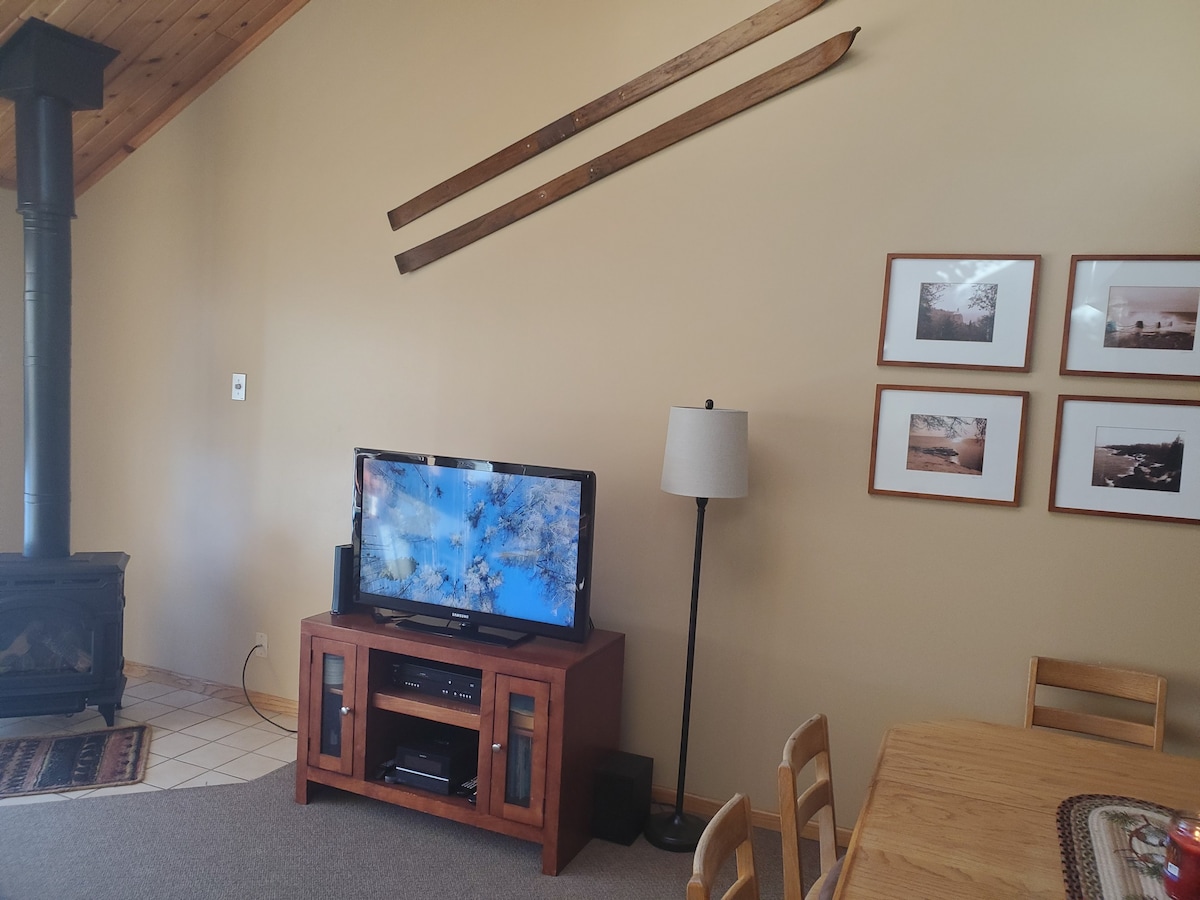 Entire Two Harbors Condo - Sleeps 8!