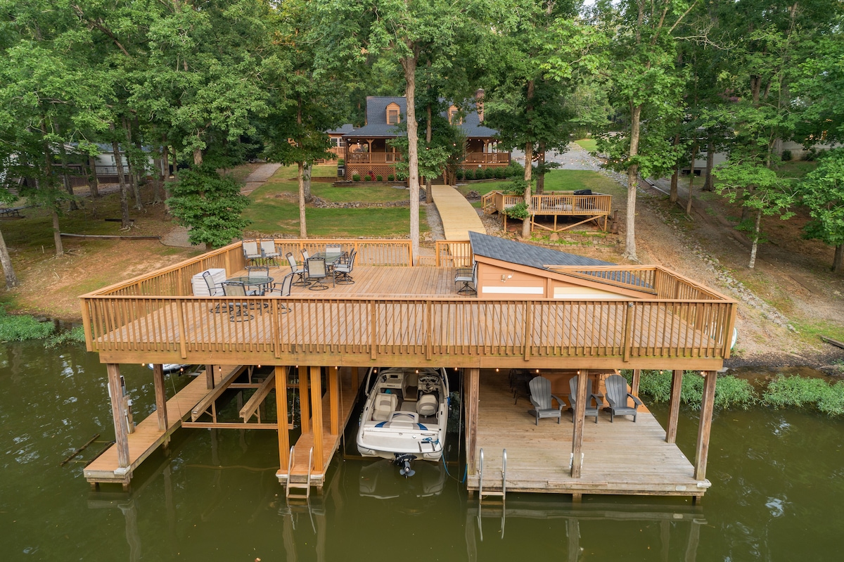 Lakefront Hm w/ Guest House, Tiki bar, Great Dock