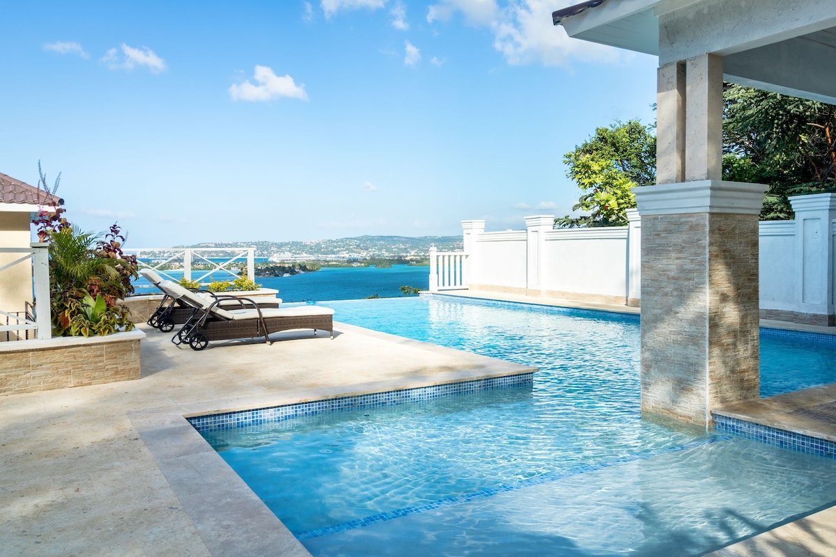 Luxury Oceanview 4BR Villa w/ Balcony, Pool & BBQ