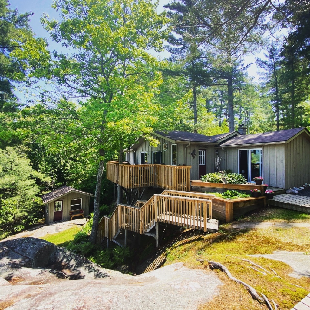 Lake front cottage, with stunning view.