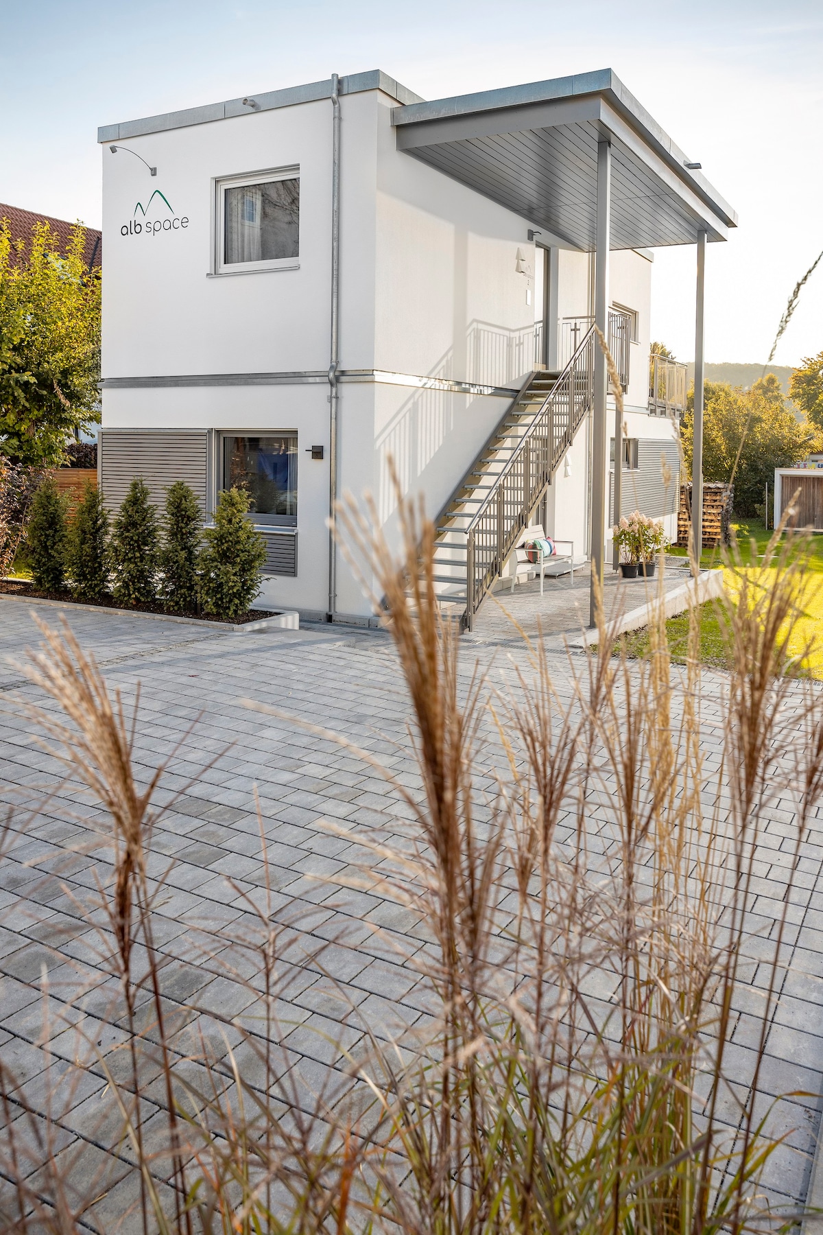 Sonnenbühl-alb空间的全新现代微型住宅1