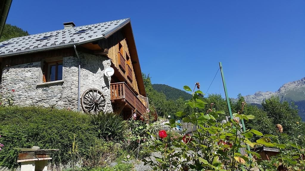 Gite calme, à 10mn de l'Alpe d'Huez Grand domaine