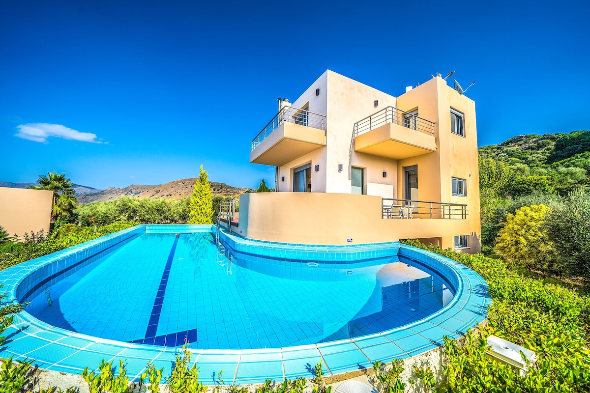 Amazing Sea View -Pool-Complex up to 21 guests.